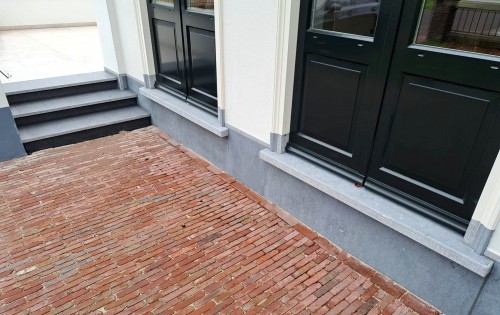 Treden gevelplint waterslagen en neuten van Belgisch hardsteen